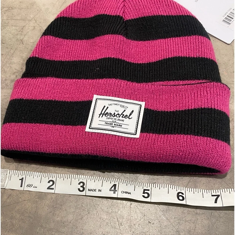 Kids HERSCHEL beanie-unisex and one size! See pic for details & measurements 😎